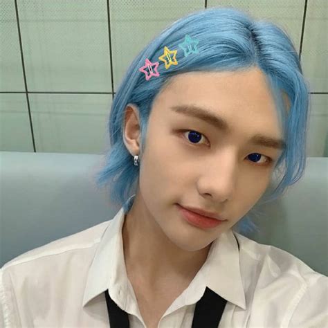 N has long been a vocal fan of Hyunjins long hairstyle, so it should come as little surprise that he was disappointed with the stars new short haircut. . Hyunjin blue hair